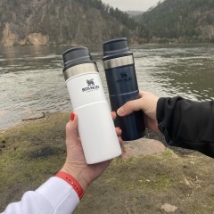 Термокружка STANLEY CLASSIC TRIGGER ACTION ONE HAND 2.0 0,47L 10-06439-033 синий